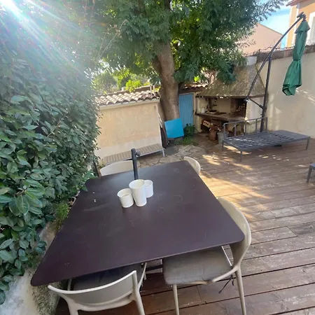Jardin Piscine Proche Centre-ville 10 Mn Des Plages Appartement *